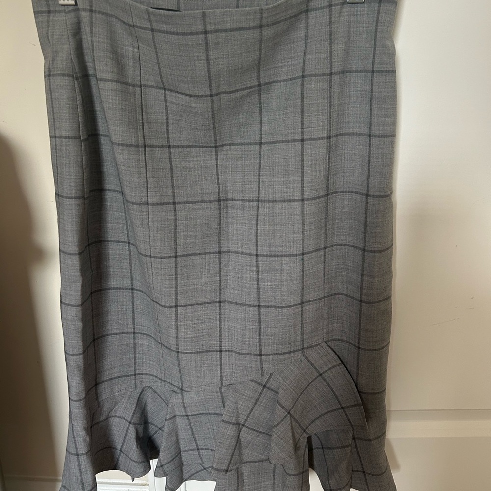Banana Republic pencil skirt with ruffled bottom